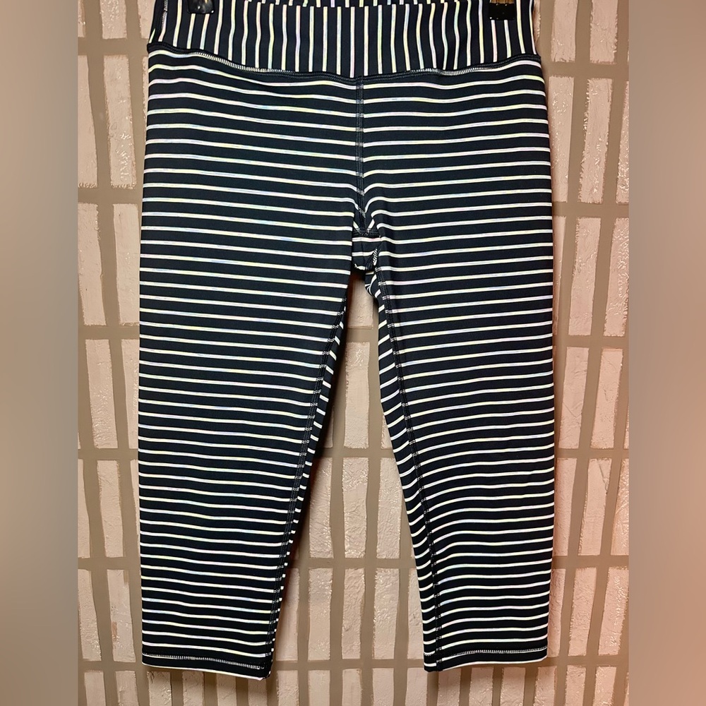 IVIVVA CROP LEGGINGS - Picture 3 of 8